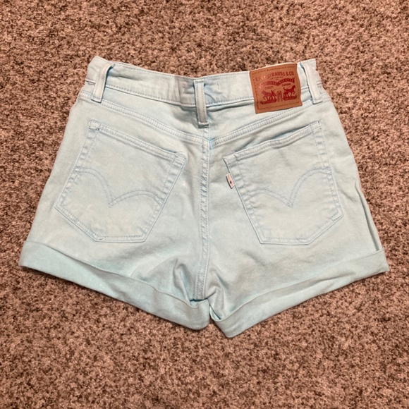 Levi's Women's Wedgie Shorts - Picture 3 of 3